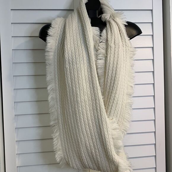 Carlie Paige cream infinity scarf - Picture 2 of 7
